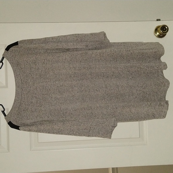 2X cream blouse with shoulder detail - Picture 2 of 3